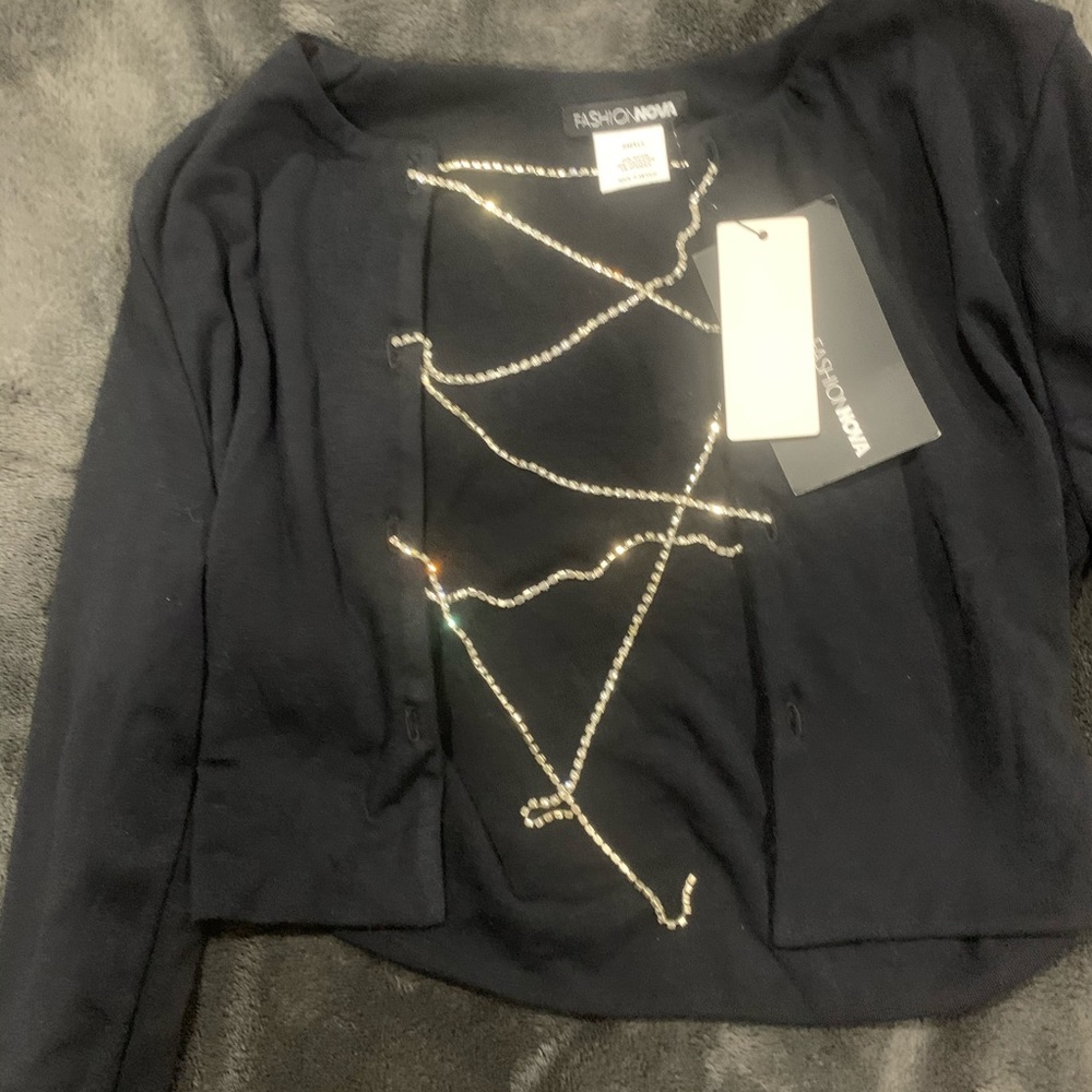 BLACK ACCESSORY TOP